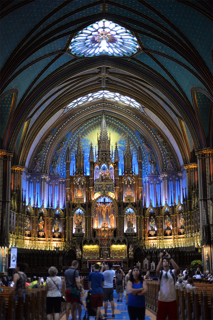Montreal cathédrale place