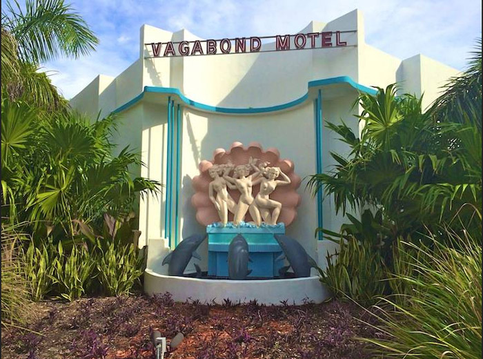 vagabond hotel fountain mermaids