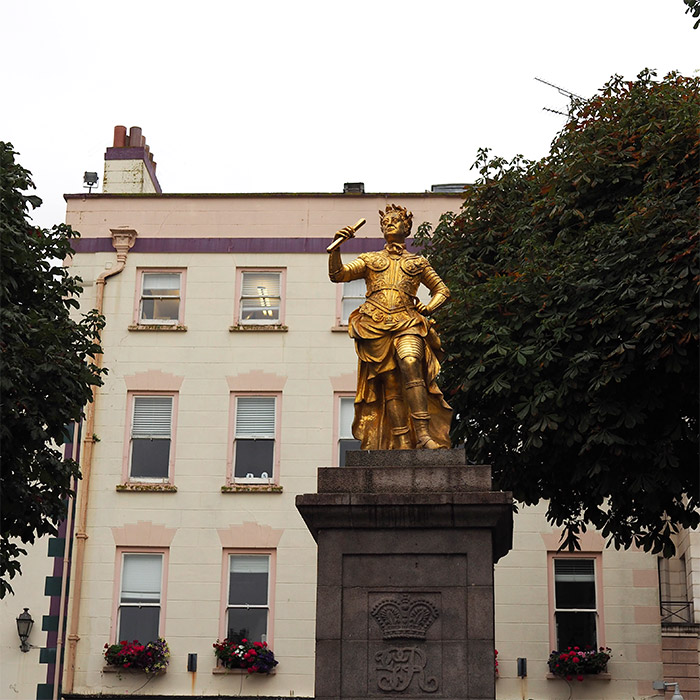 royal square st helier statue or