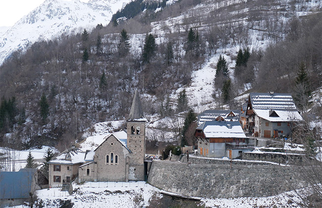 oisans vaujany village isere eglise