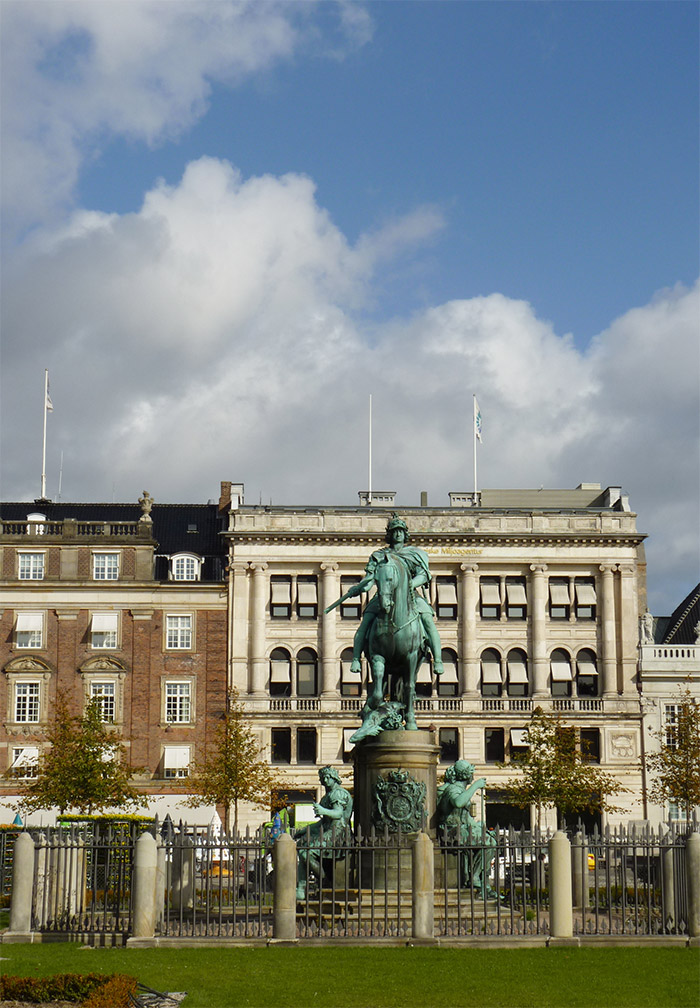 copenhague statue place nyhavn