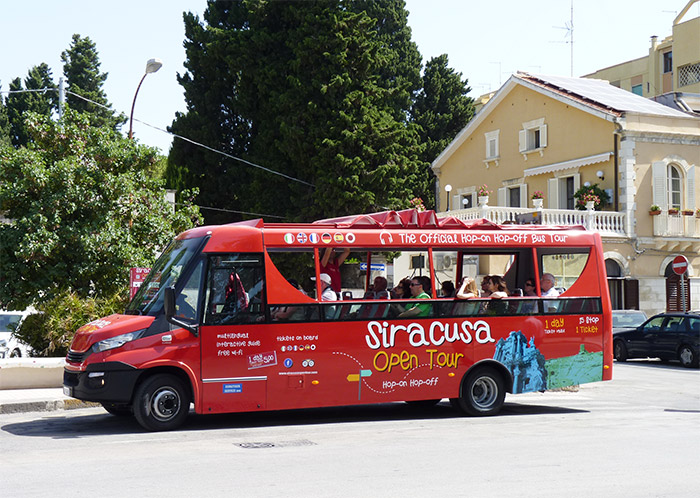 syracusa open tour bus