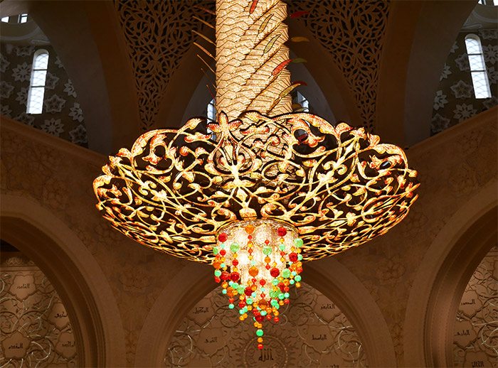 lustre mosque cheikh zayed abu dhabi