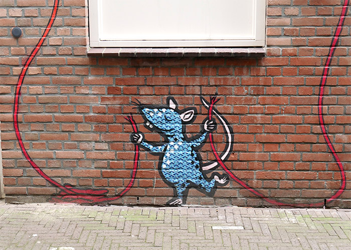 the hague street art mouse cat