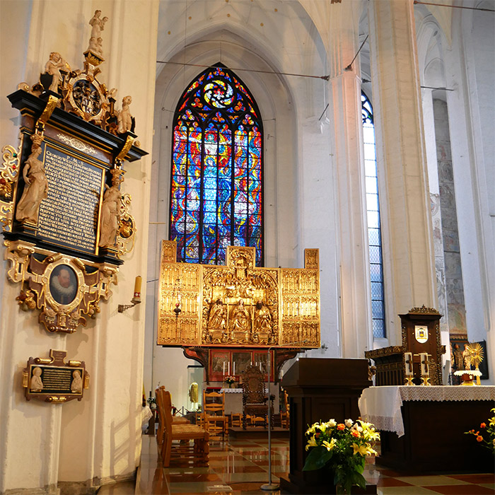 gdansk église sainte catherine autel bronze