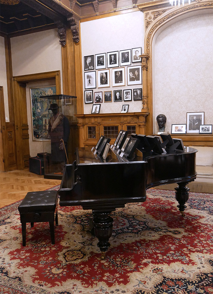palais poznan piano pologne lodz