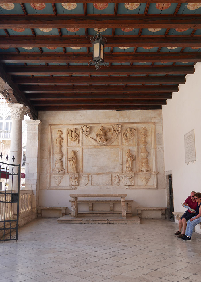 trogir loggia croatie