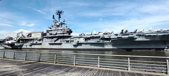 navire Intrepid hudson river