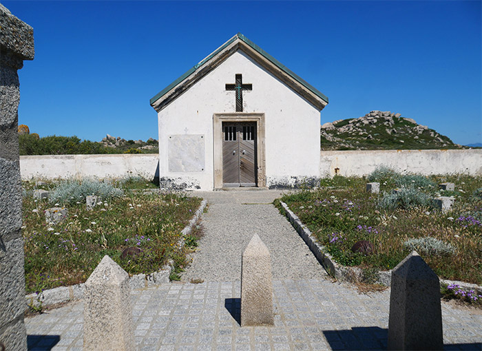 cimetière ile lavazzi corse bonifacio